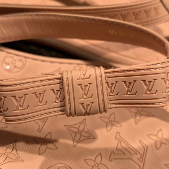 COPY - Louis Vuitton Rubber Floral Bow Logo Thong Flats - Picture 5 of 8